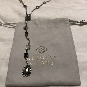 Kendra Scott y necklace
